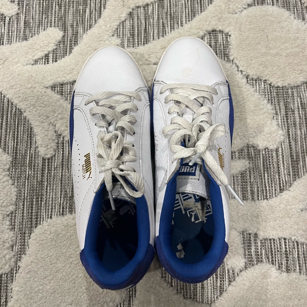 Excellent condition. Like new. Puma blue and white women sneakers